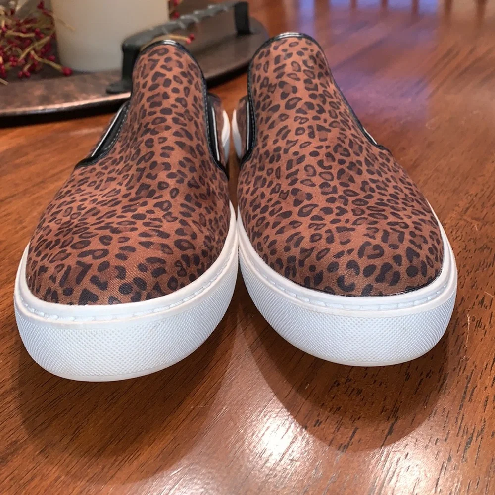 TIME AND TRU LEOPARD ANIMAL PRINT MULE SNEAKER SIZE 9